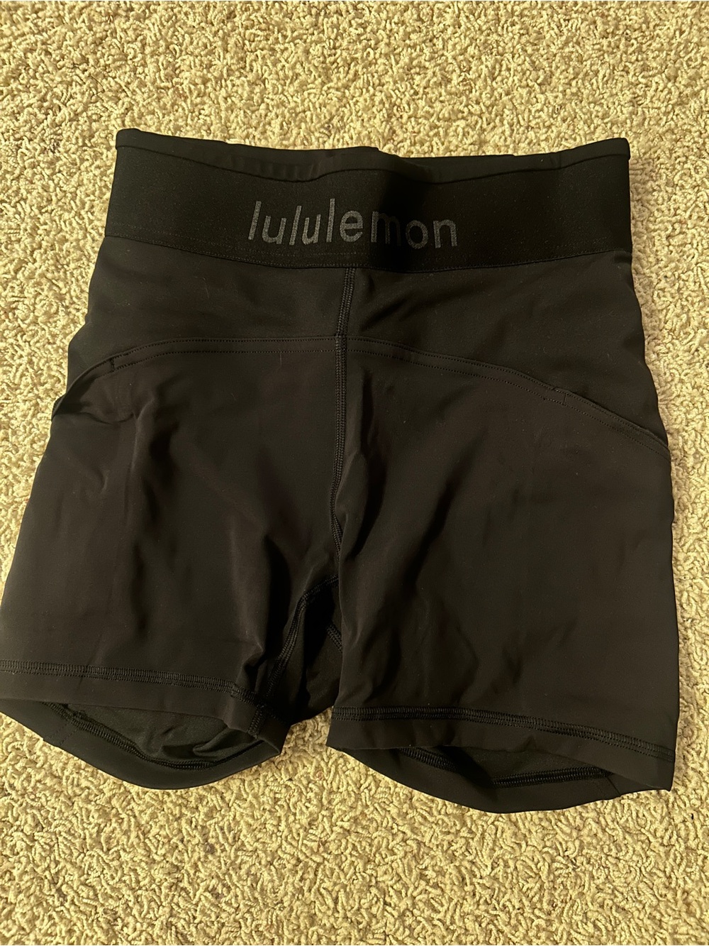 Lululemon 4" Logo Train Shorts